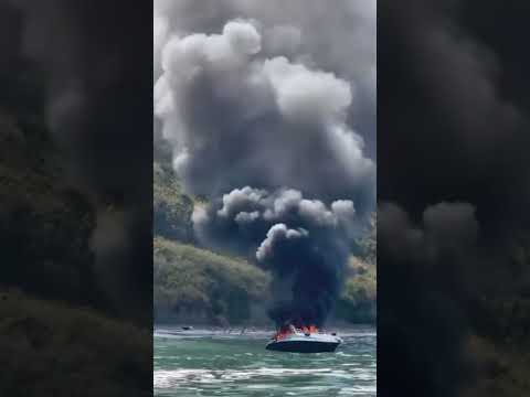 Incendio su una barca a Pesaro: gli occupanti soccorsi dai pompieri