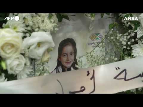 Centinaia di persone ai funerali dei bambini uccisi nell’attacco israeliano a Beirut