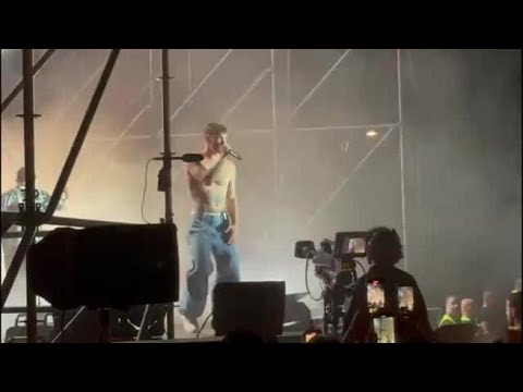 Il concerto di Blanco a Rimini inaugura la Notte Rosa