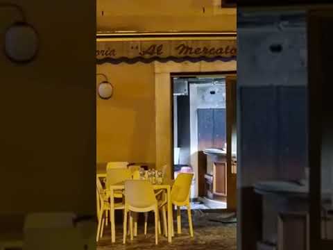 Trento: case evacuate e locale inagibile dopo l’incendio in trattoria #shorts #news