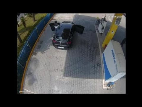 Colpi di mitra contro distributore e auto, il video choc di Caivano