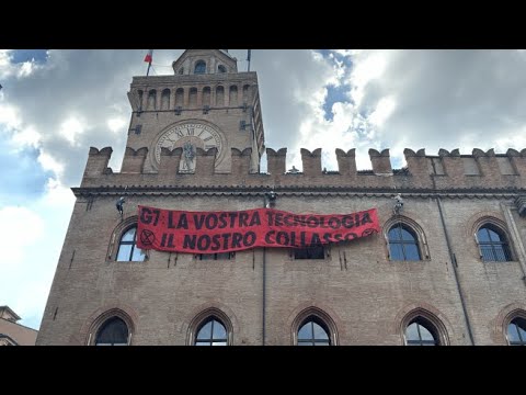 Bologna. il video della protesta di Extinction Rebellion contro il G7 della tecnologia