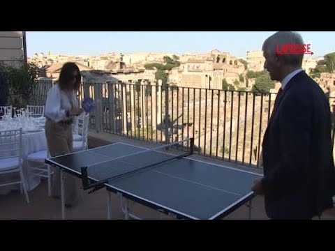 Mondiali ping pong, la sfida tra Abodi e Santanché