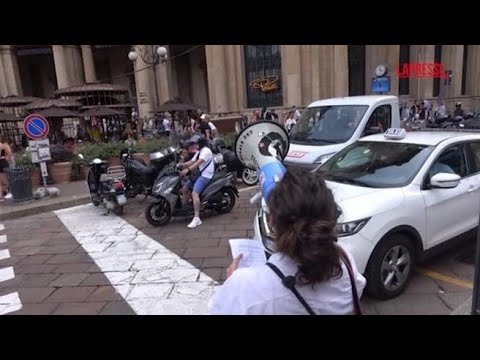 Milano, presidio pro-Palestina invita a boicottare Starbucks