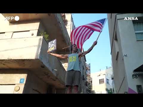 Israele, manifestanti davanti all’hotel di Tel Aviv dove alloggia Blinken