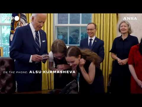 Usa, i familiari al telefono con i prigionieri rilasciati dai russi