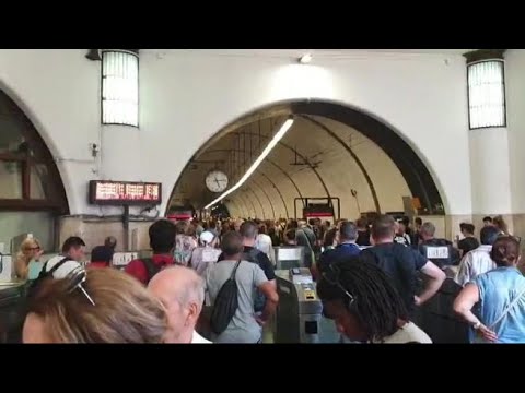 Delirio sulla Roma-Viterbo: urla da stadio e spintoni tra i passeggeri accalcati in attesa dei treni