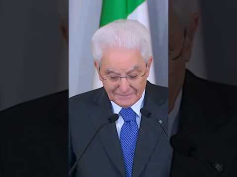 Mattarella difende l’importanza della libera informazione in uno stato democratico #shorts #news