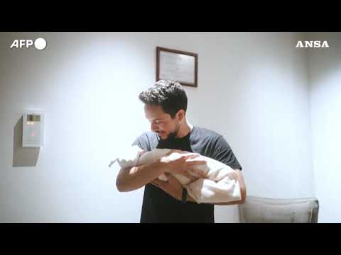 Nasce la prima nipotina di re Abdallah e Rania di Giordania, si chiama Iman