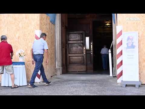 Funerali di Sharon Verzeni, una bara bianca per la 33enne uccisa a coltellate