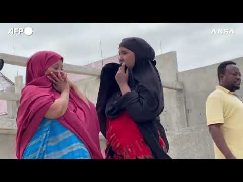 Somalia, attentato su una spiaggia a Mogadiscio: almeno 7 morti