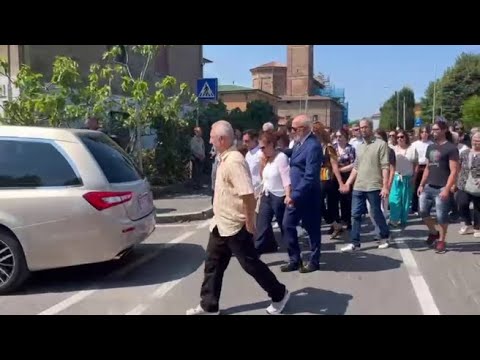 Sharon Verzeni, il corteo verso il cimitero