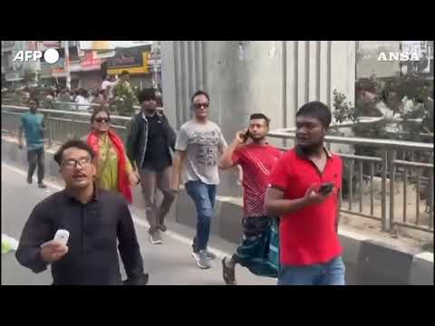 Bangladesh,  manifestanti in strada mentre la premier si dimette