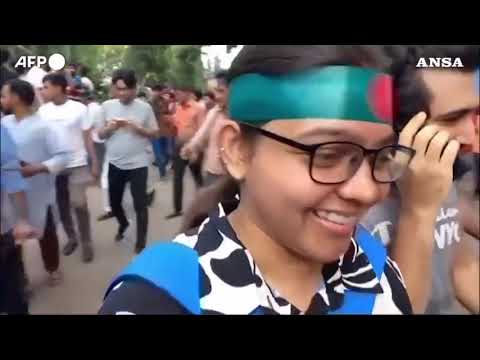 Bangladesh, esultanza per la fine del governo Hasina