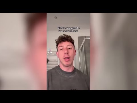 Torino, aggredito il rapper Shade: «Picchiato per una collanina da 40 euro»