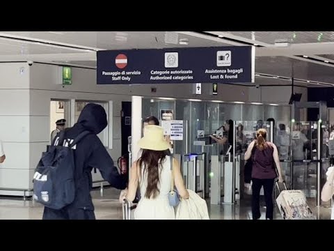 Parigi 2024, Gimbo Tamberi parte da Fiumicino con la mascherina addosso