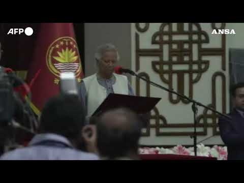 Bangladesh, Yunus giura come premier ad interim