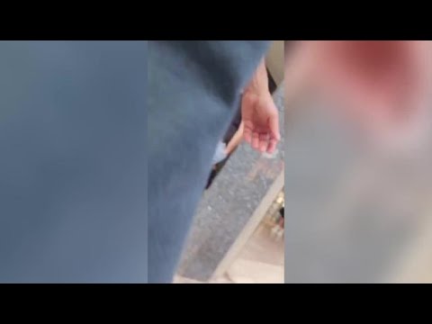 Gli spacciatori della stazione di Brescia ci fermano per vendere cocaina