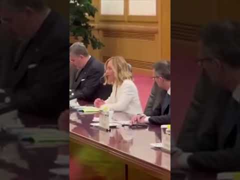 Giorgia Meloni cita Marco Polo all’incontro con il primo ministro cinese Li Qiang #shorts #news