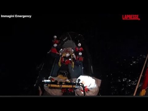 Migranti, Emergency soccorre 37 persone in acque maltesi