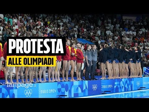 La protesta del Settebello a Parigi, di spalle durante l’inno: “Un messaggio per la pallanuoto”