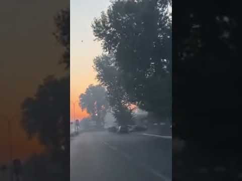 Roma: fumo e aria irrespirabile nell’area di Ponte Mammolo a causa di un incendio #shorts #news