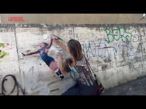 Roma, valdalizzato il murale di Paola Egonu: una passante lo ridipinge coi colori naturali