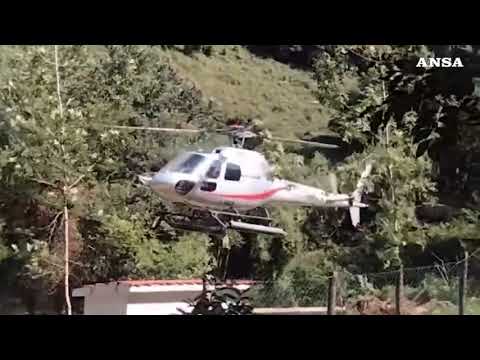 Incendio sulle colline della Versilia, fuoco minaccia le case