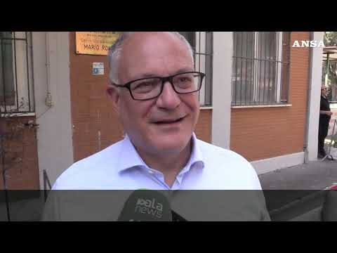 Ferragosto, Gualtieri a pranzo al centro anziani di periferia del Trullo