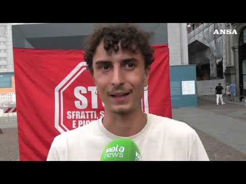 Milano, presidio SMS in Comune: “Amministrazione dimentica zone popolari”