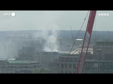 Incendio a Somerset House a Londra, 100 pompieri sul posto