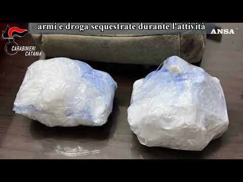 Capi storici della famiglia catanese di Cosa nostra davano ordini dal carcere col cellulare