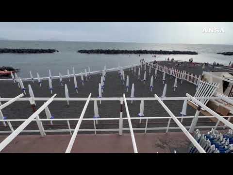 Torre del Greco, tromba d’aria danneggia stabilimenti balneari