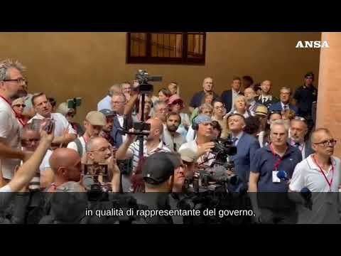 Strage Bologna, contestatore isolato chiede “verita’” a Piantedosi