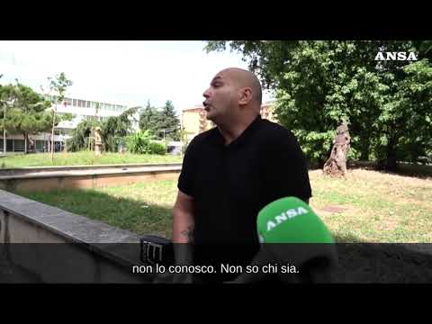 Collegno, ottantenne spara alla moglie e si uccide davanti al Municipio