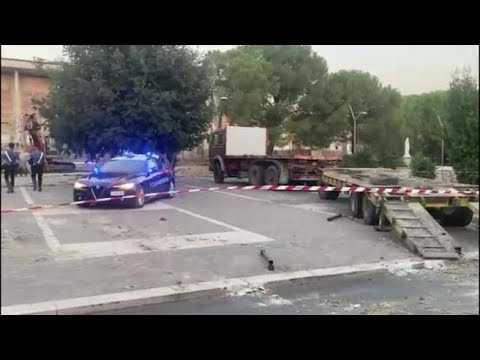 Torremaggiore, sfondano l’ingresso dell’ufficio postale con la ruspa: