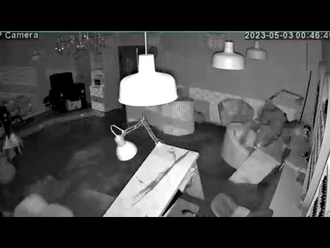 Bologna, il video del negozio di via Saffi travolto un anno fa dall’esondazione del Ravone