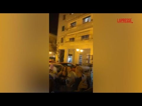 Chieti, sindaco Vasto canta serenata alla sua futura sposa: le immagini