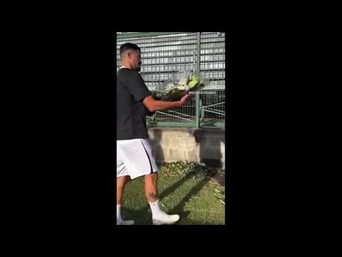Calcio: l’omaggio dei giocatori dell’Ascoli a Cheri Benigni, capo ultrà morto a 37 anni