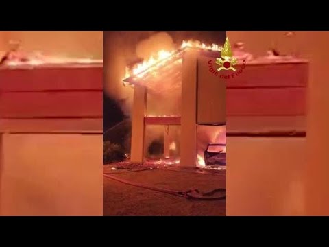 Padova, incendiate due auto e casa a Vigonza: si sospetta azione dolosa