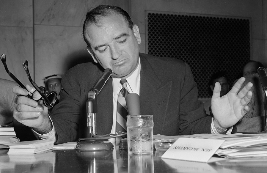 La fine del maccartismo – Le domeniche italiane ai tempi dell’Austerity – La morte di Pablo Escobar