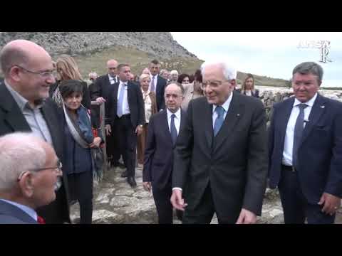 Mattarella e Begaj depongono una corona di fiori a Portella della Ginestra