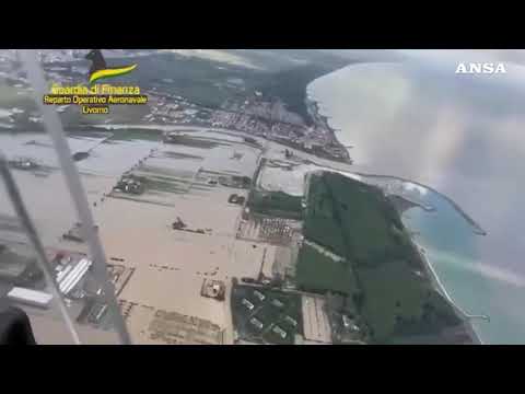 Maltempo in Toscana, esonda il Cecina: 2.000 ettari di campi sommersi