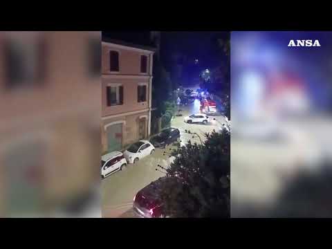 Maltempo, allagamenti e blackout a Bologna