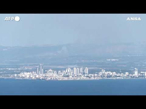 Israele, Hezbollah lancia decine di razzi su una base militare nel nord