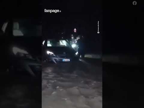 Maltempo Emilia Romagna, i carabinieri salvano disabile intrappolato nella sua auto