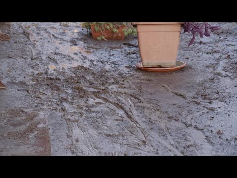 Nubifragio a Civitavecchia: “Case allagate e mobili da buttare, non riuscivamo ad aprire le porte”