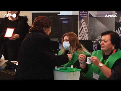 Urne aperte in Georgia, test cruciale per le aspirazioni Ue