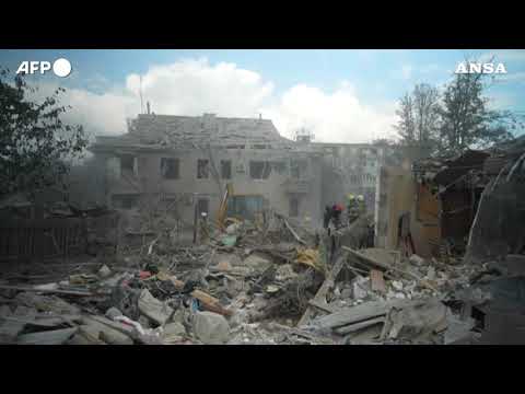 Ucraina, attacco missilistico russo nella notte a Dnipro