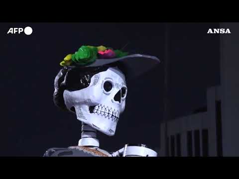 A Citta’ del Messico la sfilata di Catrina